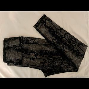 Calia Women’s Snake skin legging - size M